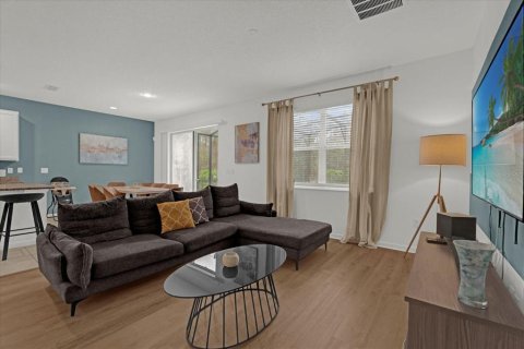 Casa en venta en Kissimmee, Florida, 6 dormitorios, 266.82 m2 № 1732735 - foto 7
