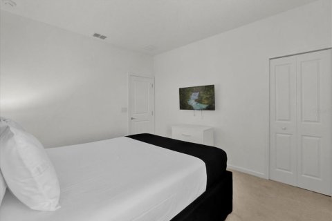 Casa en venta en Kissimmee, Florida, 6 dormitorios, 266.82 m2 № 1732735 - foto 24