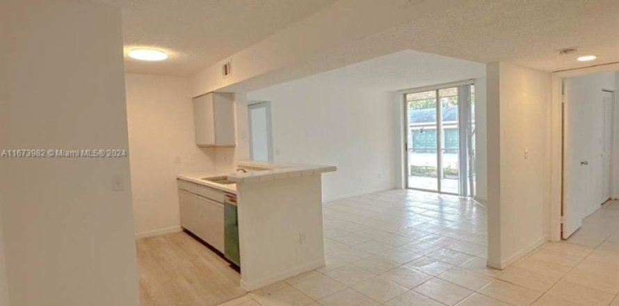 Condominio en Pompano Beach, Florida, 2 dormitorios  № 1399154