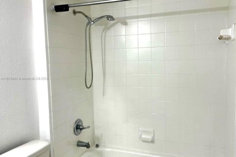 Condominio en venta en Pompano Beach, Florida, 2 dormitorios, 98.2 m2 № 1399154 - foto 17