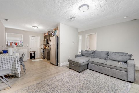 Propiedad comercial en venta en Fort Lauderdale, Florida, 176.14 m2 № 1794811 - foto 4
