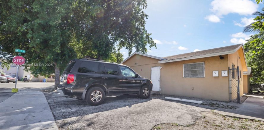 Propiedad comercial en Fort Lauderdale, Florida 176.14 m2 № 1794811