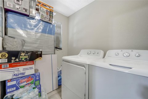 Propiedad comercial en venta en Fort Lauderdale, Florida, 176.14 m2 № 1794811 - foto 6