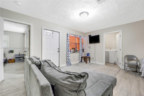 Propiedad comercial en venta en Fort Lauderdale, Florida, 176.14 m2 № 1794811 - foto 13
