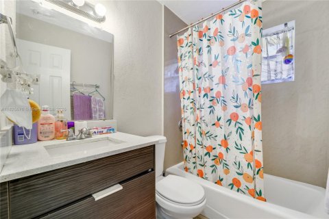 Propiedad comercial en venta en Fort Lauderdale, Florida, 176.14 m2 № 1794811 - foto 5