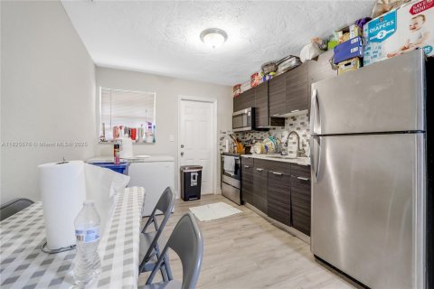 Propiedad comercial en venta en Fort Lauderdale, Florida, 176.14 m2 № 1794811 - foto 9