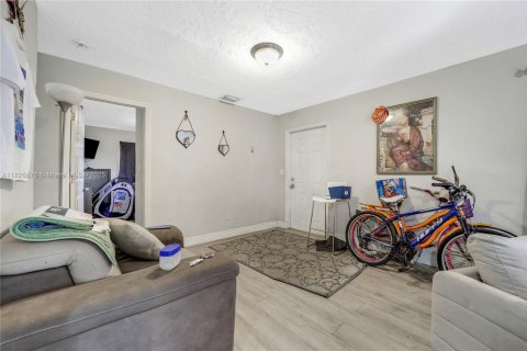 Propiedad comercial en venta en Fort Lauderdale, Florida, 176.14 m2 № 1794811 - foto 18