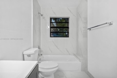 Villa ou maison à vendre à Miami, Floride: 4 chambres, 153.85 m2 № 2025179 - photo 25