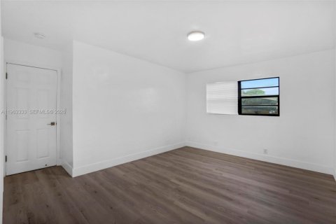 Villa ou maison à vendre à Miami, Floride: 4 chambres, 153.85 m2 № 2025179 - photo 20