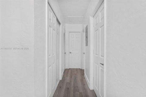 Villa ou maison à vendre à Miami, Floride: 4 chambres, 153.85 m2 № 2025179 - photo 27