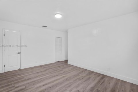 Villa ou maison à vendre à Miami, Floride: 4 chambres, 153.85 m2 № 2025179 - photo 14