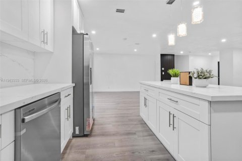 Villa ou maison à vendre à Miami, Floride: 4 chambres, 153.85 m2 № 2025179 - photo 5