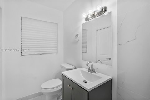 Villa ou maison à vendre à Miami, Floride: 4 chambres, 153.85 m2 № 2025179 - photo 18