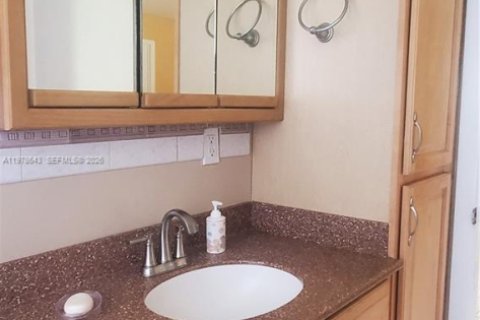 Снять в аренду виллу или дом в Порт-Сент-Луси, Флорида 3 спальни, 114.73м2, № 2044099 - фото 11