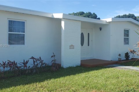 Снять в аренду виллу или дом в Порт-Сент-Луси, Флорида 3 спальни, 114.73м2, № 2044099 - фото 3