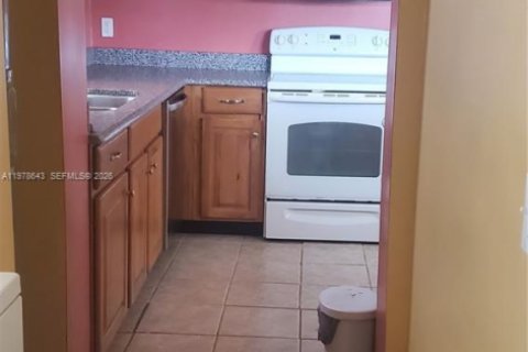 Снять в аренду виллу или дом в Порт-Сент-Луси, Флорида 3 спальни, 114.73м2, № 2044099 - фото 8