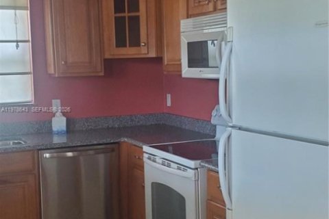 Снять в аренду виллу или дом в Порт-Сент-Луси, Флорида 3 спальни, 114.73м2, № 2044099 - фото 7