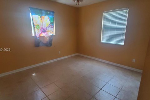 Снять в аренду виллу или дом в Порт-Сент-Луси, Флорида 3 спальни, 114.73м2, № 2044099 - фото 10