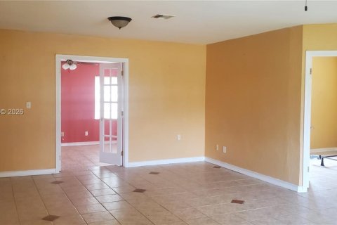 Снять в аренду виллу или дом в Порт-Сент-Луси, Флорида 3 спальни, 114.73м2, № 2044099 - фото 5