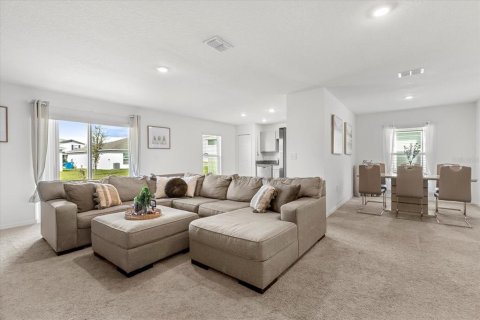 House in Haines City, Florida 3 bedrooms, 138.98 sq.m. № 1720118 - photo 3