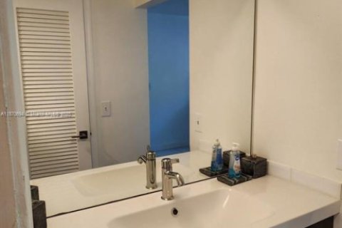 Condominio en alquiler en Deerfield Beach, Florida, 2 dormitorios № 1925644 - foto 14