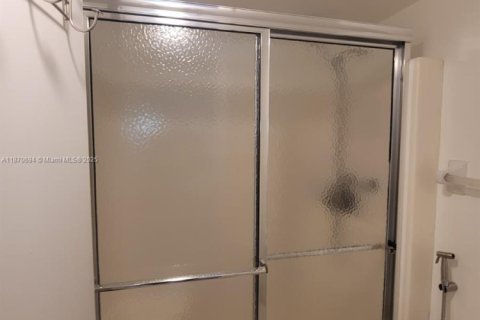 Condominio en alquiler en Deerfield Beach, Florida, 2 dormitorios № 1925644 - foto 16