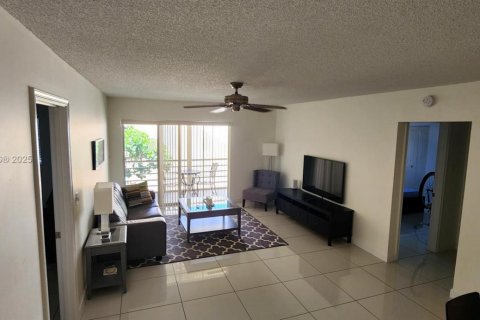 Condominio en alquiler en Deerfield Beach, Florida, 2 dormitorios № 1925644 - foto 4