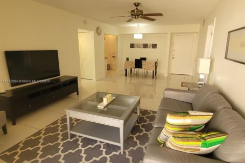 Condominio en alquiler en Deerfield Beach, Florida, 2 dormitorios № 1925644 - foto 7