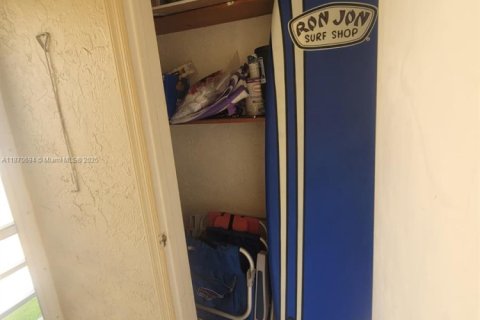 Condominio en alquiler en Deerfield Beach, Florida, 2 dormitorios № 1925644 - foto 17