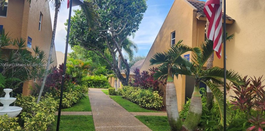 Condominio en Deerfield Beach, Florida, 2 dormitorios № 1925644