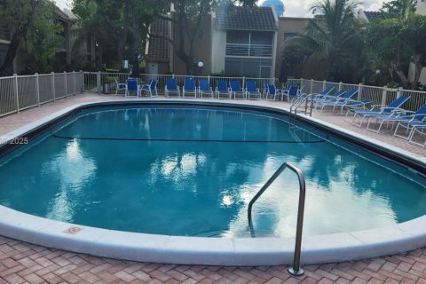 Condominio en alquiler en Deerfield Beach, Florida, 2 dormitorios № 1925644 - foto 18