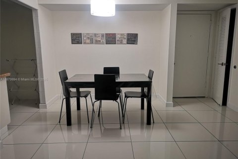 Condominio en alquiler en Deerfield Beach, Florida, 2 dormitorios № 1925644 - foto 3