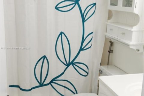 Condominio en alquiler en Deerfield Beach, Florida, 2 dormitorios № 1925644 - foto 11