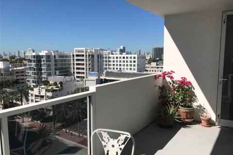 Copropriété à louer à Miami Beach, Floride: 2 chambres, 49.24 m2 № 2178499 - photo 2