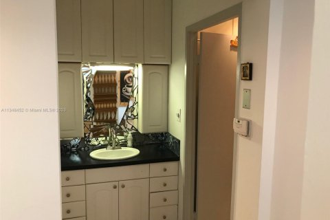Copropriété à louer à Miami Beach, Floride: 2 chambres, 49.24 m2 № 2178499 - photo 20