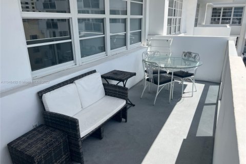 Copropriété à louer à Miami Beach, Floride: 2 chambres, 49.24 m2 № 2178499 - photo 3