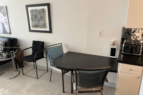 Copropriété à louer à Miami Beach, Floride: 2 chambres, 49.24 m2 № 2178499 - photo 10