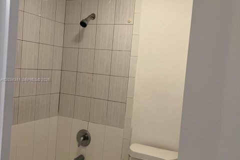 Снять в аренду виллу или дом в Веллингтон, Флорида 2 спальни, 464.14м2, № 2252387 - фото 8