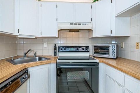 Condo in Palm Harbor, Florida, 2 bedrooms  № 2226194 - photo 10