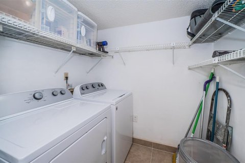 Condo in Palm Harbor, Florida, 2 bedrooms  № 2226194 - photo 18