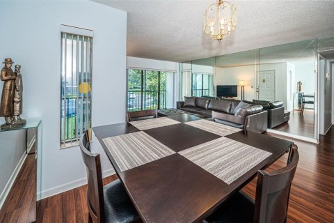 Condo in Palm Harbor, Florida, 2 bedrooms  № 2226194 - photo 8
