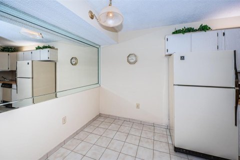 Condo in Palm Harbor, Florida, 2 bedrooms  № 2226194 - photo 12