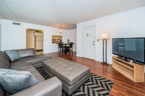 Condo in Palm Harbor, Florida, 2 bedrooms  № 2226194 - photo 7