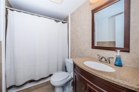 Condo in Palm Harbor, Florida, 2 bedrooms  № 2226194 - photo 15