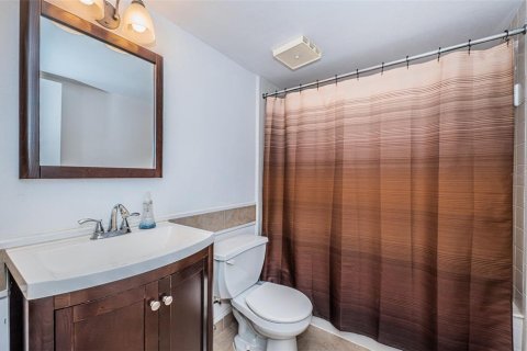 Condo in Palm Harbor, Florida, 2 bedrooms  № 2226194 - photo 17