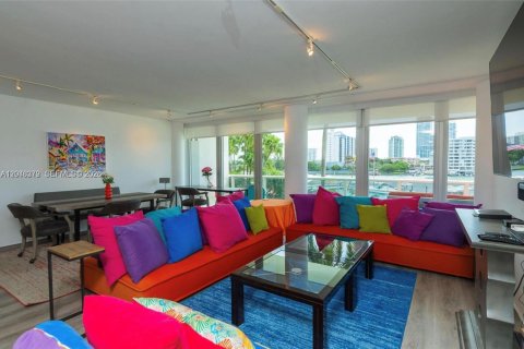Copropriété à louer à Miami Beach, Floride: 2 chambres, 141.21 m2 № 2241879 - photo 4