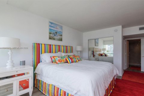 Copropriété à louer à Miami Beach, Floride: 2 chambres, 141.21 m2 № 2241879 - photo 17