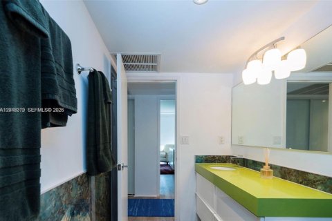 Copropriété à louer à Miami Beach, Floride: 2 chambres, 141.21 m2 № 2241879 - photo 14