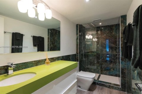 Copropriété à louer à Miami Beach, Floride: 2 chambres, 141.21 m2 № 2241879 - photo 12