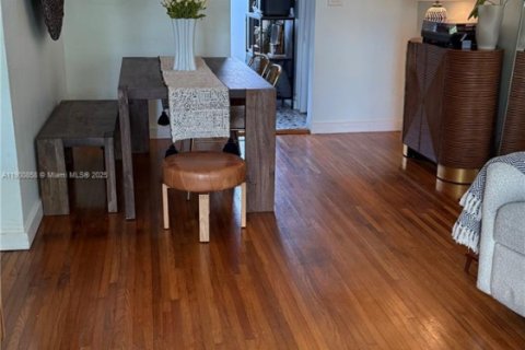 Propiedad comercial en venta en Miami, Florida, 157.93 m2 № 1952107 - foto 16